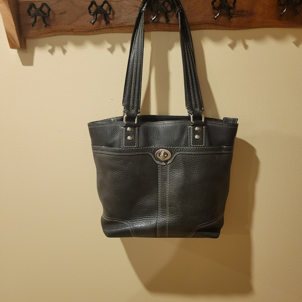 SOLD - Coach 2009 Y2K Hampton Carryall Shoulder Bag